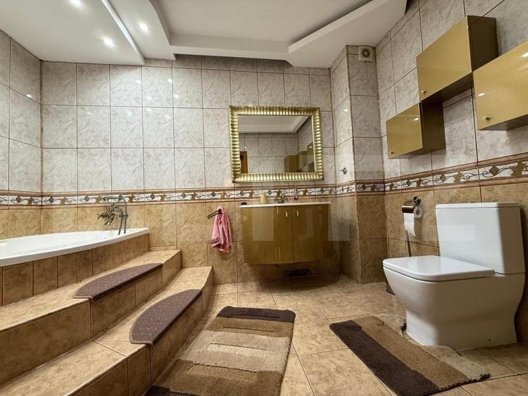 Casă individuală cu 10 camere cu Piscina în Iosefin