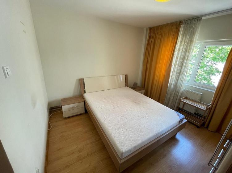 Apartament cu 3 camere decomandat, mobilat în Ultracentral