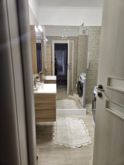 Apartament cu 2 camere decomandat în Regie