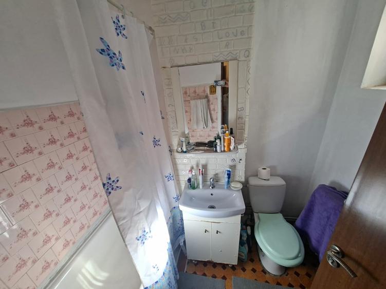 Apartament cu 2 camere decomandat în Baza 3