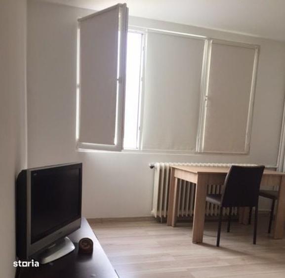 Garsonieră decomandată în Brâncoveanu