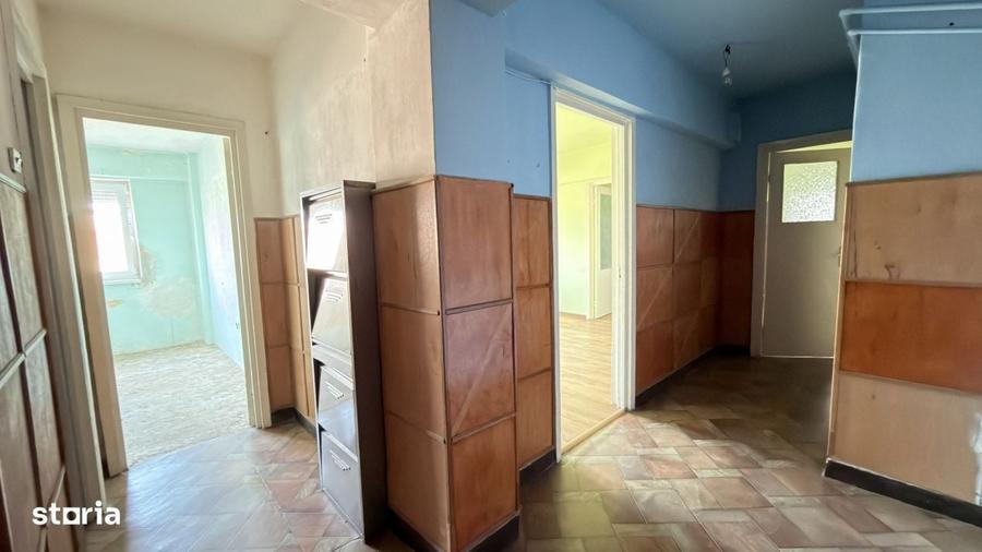 Apartament cu 4 camere semidecomandat în Central