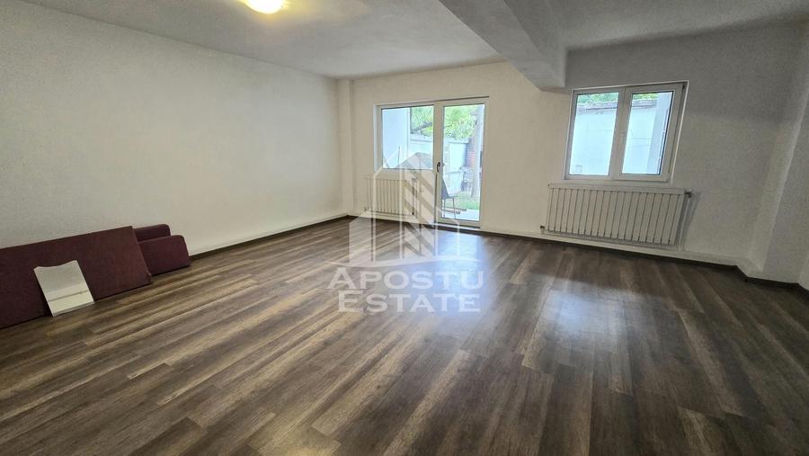 Casă individuală cu 5 camere cu Canalizare în Lipovei