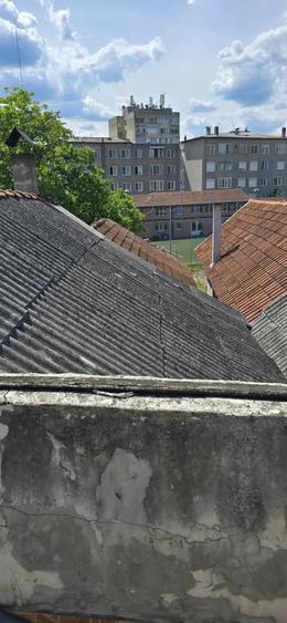 Casă cu 2 camere cu Teren 944 Mp în Central