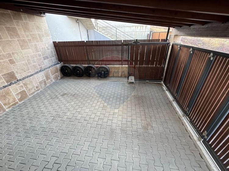 Duplex cu 4 camere cu Teren 185 Mp în Dezmir