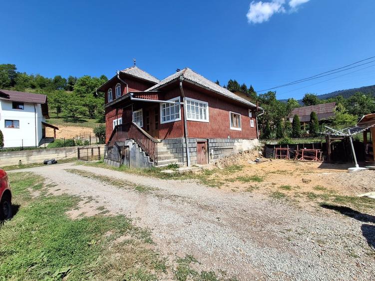 Casă cu 4 camere în Central