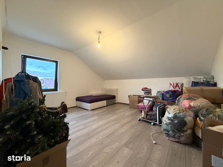 Casă cu 5 camere cu Teren 576 Mp în Sânandrei