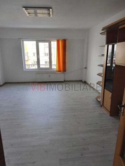 Apartament cu 3 camere decomandat, mobilat în Calea Călărașilor