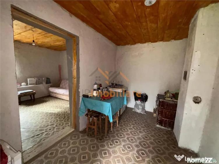 Casă cu 2 camere cu Teren 4000 Mp în Dernișoara