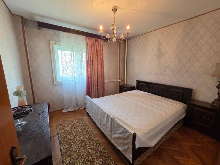 Apartament cu 3 camere decomandat în Tineretului