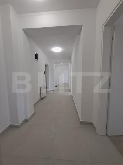 Apartament cu 3 camere decomandat în Tractorul — fotografia 3