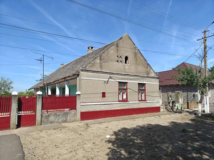 Casă cu 4 camere cu Teren 3200 Mp în Tomnatic