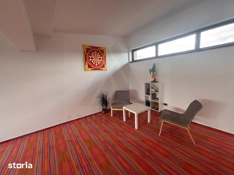 Casă cu 10 camere cu Teren 4600 Mp în Central