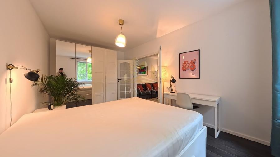 Apartament cu 3 camere semidecomandat, mobilat în Horea