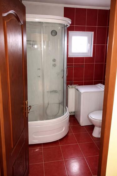 Apartament cu 3 camere decomandat, mobilat în Drăgășani