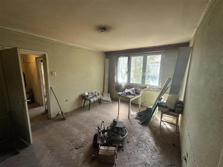 Apartament cu 3 camere semidecomandat în Ultracentral