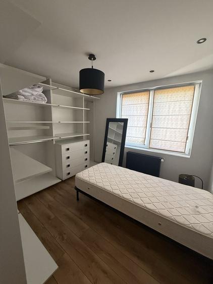 Apartament cu 3 camere decomandat în Pandurilor