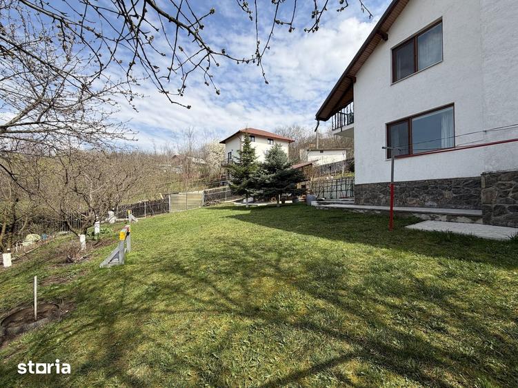 Casă cu 4 camere decomandat cu Teren 920 Mp în Central
