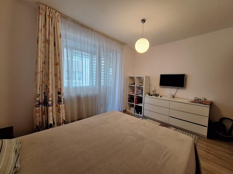 Apartament cu 3 camere semidecomandat, mobilat în Florești