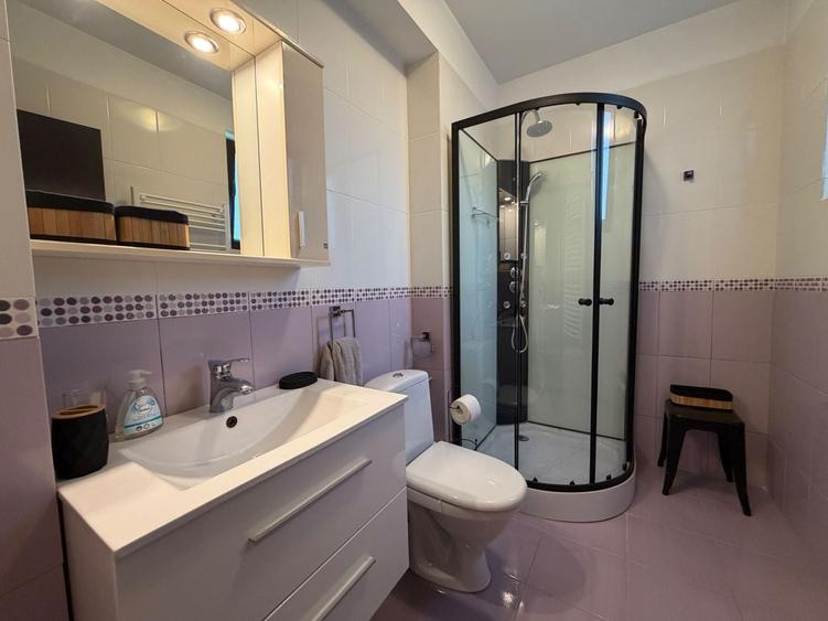 Casă individuală cu 6 camere cu Canalizare în Pipera
