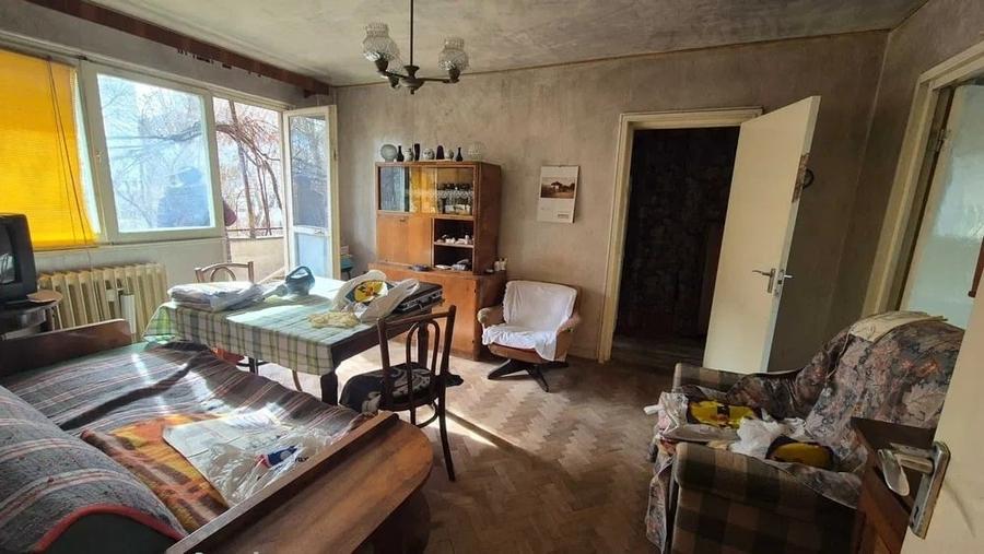 Apartament cu 3 camere semidecomandat în Astra