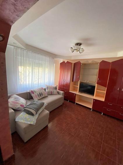 Apartament cu 3 camere decomandat în Exterior Vest