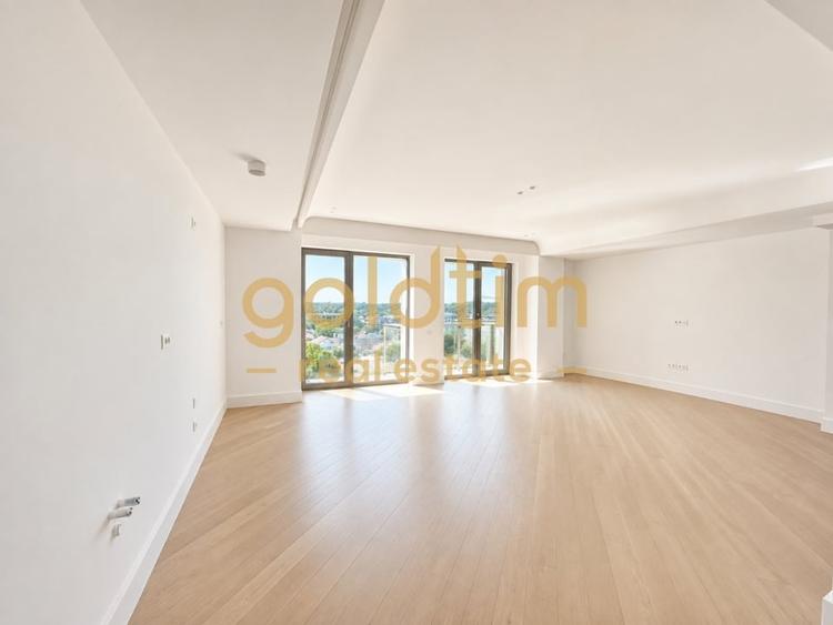 Apartament cu 4 camere decomandat în Pipera