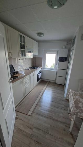 Apartament cu 3 camere decomandat în Miorița