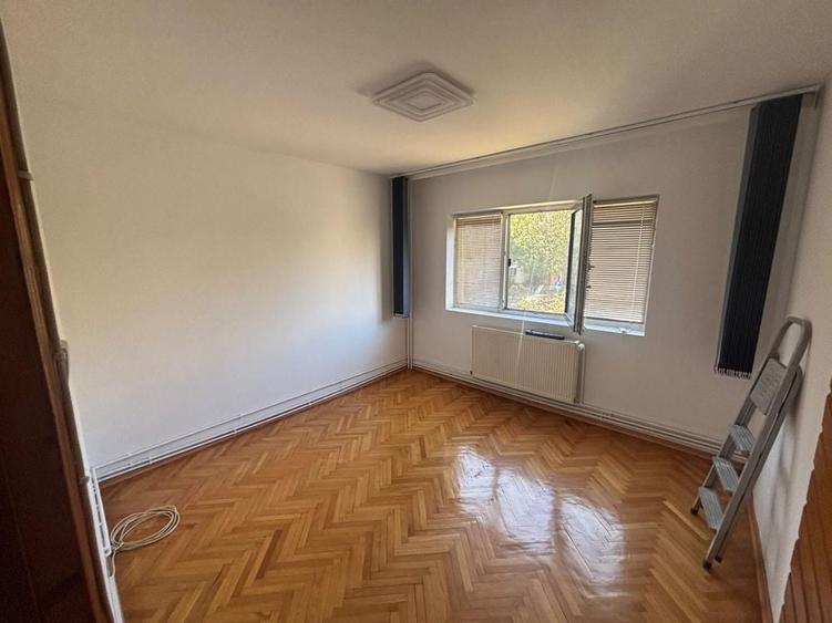 Apartament cu 3 camere decomandat în Alfa
