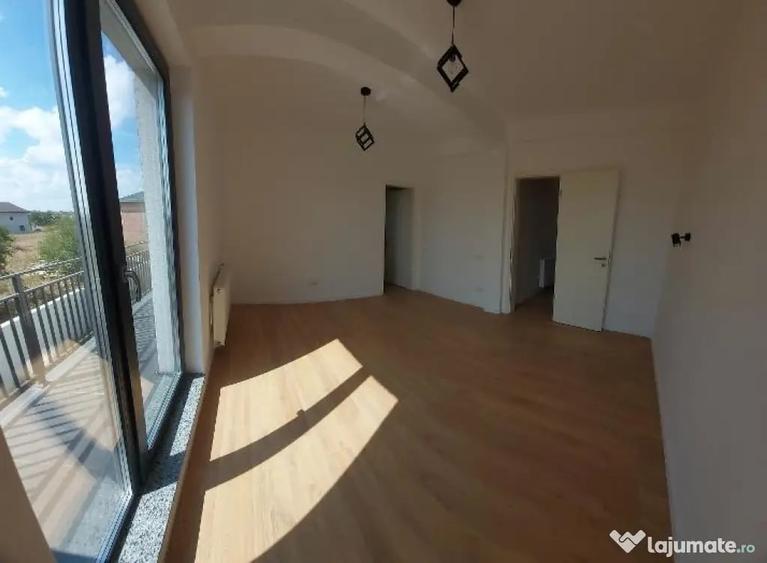 Casă cu 5 camere cu Teren 300 Mp în Central