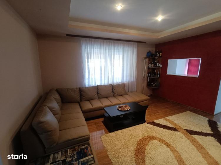 Casă cu 3 camere cu Canalizare în Ampoița