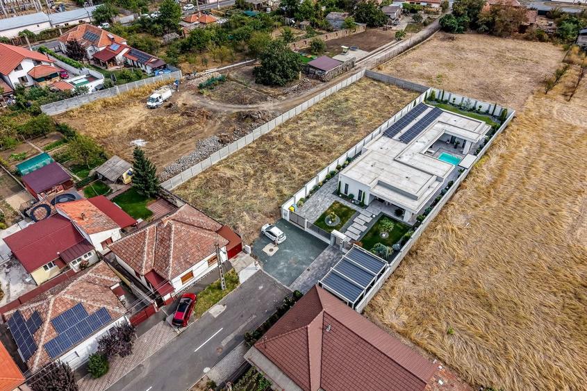 Teren Construcții intravilan de 1175 mp, în Poltur
