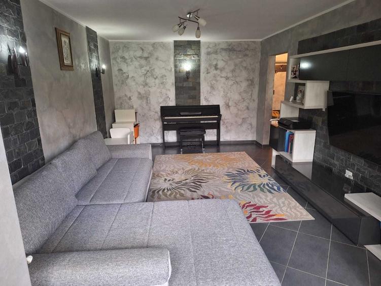 Apartament cu 3 camere decomandat în Gară