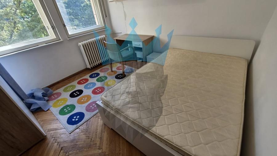 Apartament cu 3 camere decomandat, mobilat în P-ța Unirii