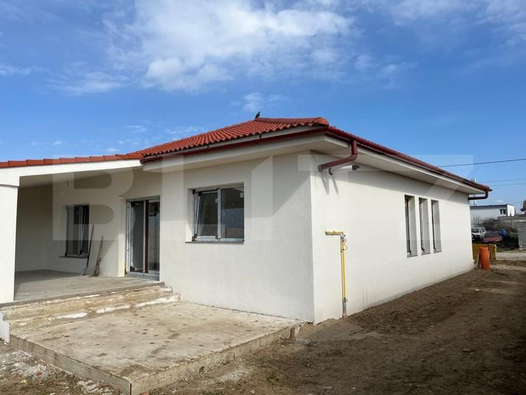 Casă individuală cu 4 camere cu Canalizare în Sântandrei