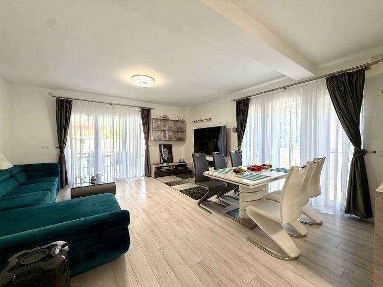 Duplex cu 4 camere cu Piscina în Dumbrăvița