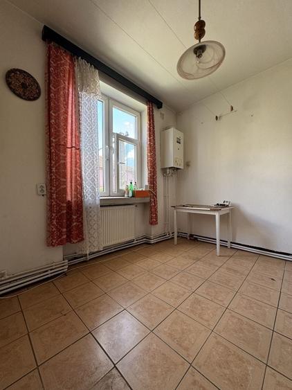 Apartament cu 2 camere decomandat în Petros