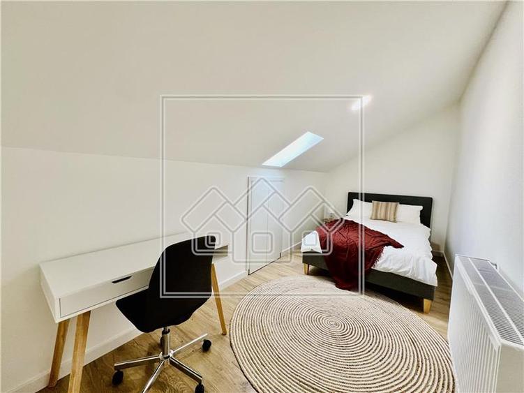 Penthouse cu 4 camere semidecomandat în Exterior Vest