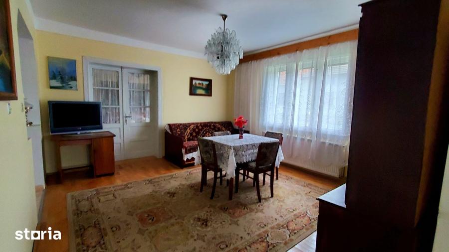 Casă cu 5 camere cu Teren 4800 Mp în Dobrești