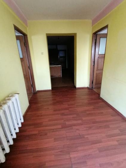 Casă cu 6 camere cu Canalizare în Central