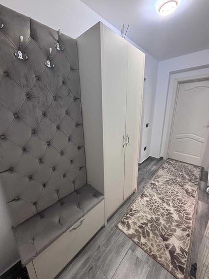 Apartament cu 3 camere decomandat în Săvinești