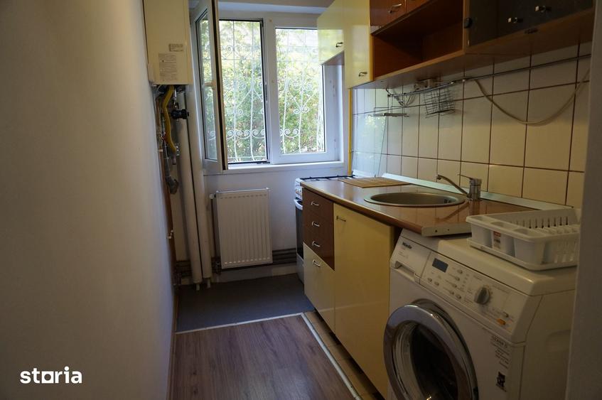Apartament cu 3 camere semidecomandat în Girocului