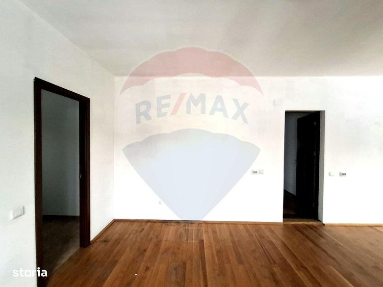 Casă cu 4 camere cu Teren 1478 Mp în Măneciu