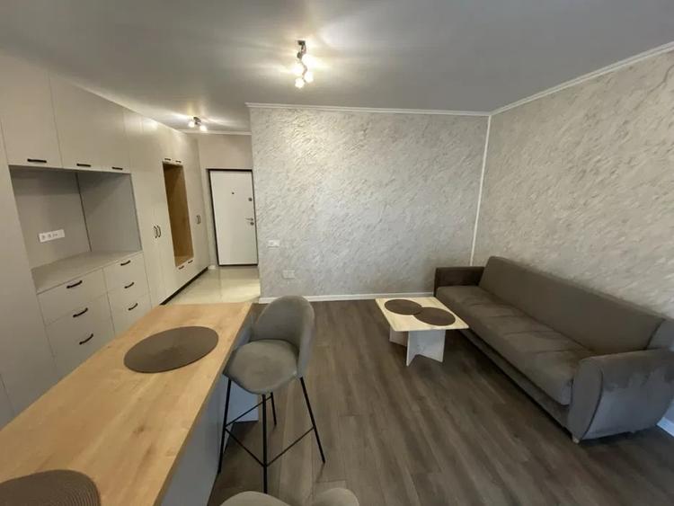 Apartament cu 2 camere semidecomandat, mobilat în Florești