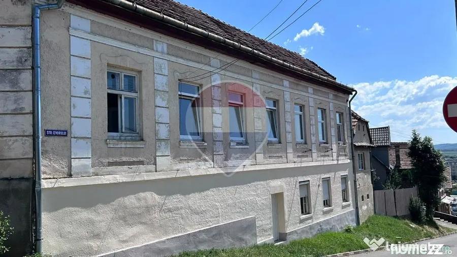Casă cu 3 camere cu Teren 140 Mp în Central