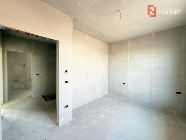 Duplex cu 4 camere cu Canalizare în Săcălaz