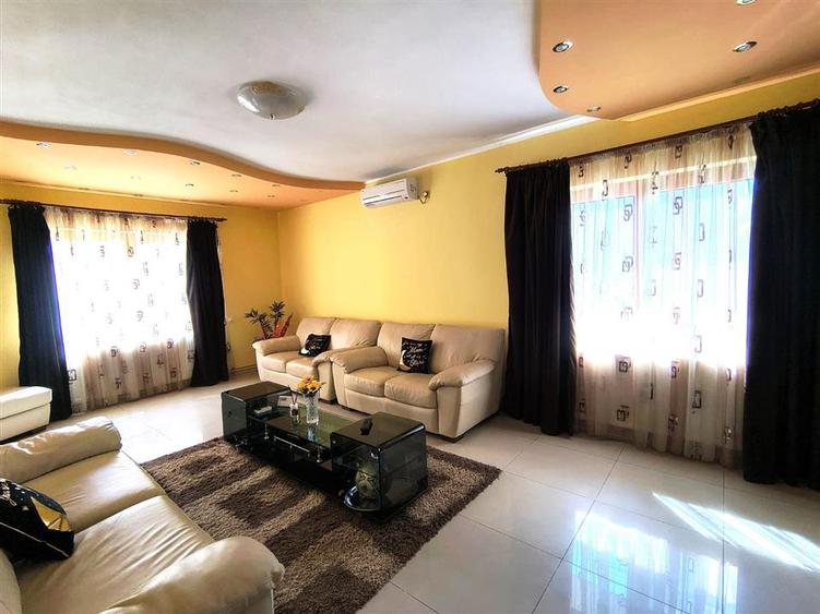 Casă cu 7 camere cu Teren 400 Mp în Lazu