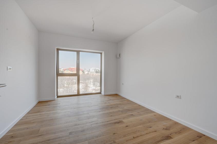 Apartament cu 3 camere semidecomandat în Sisești