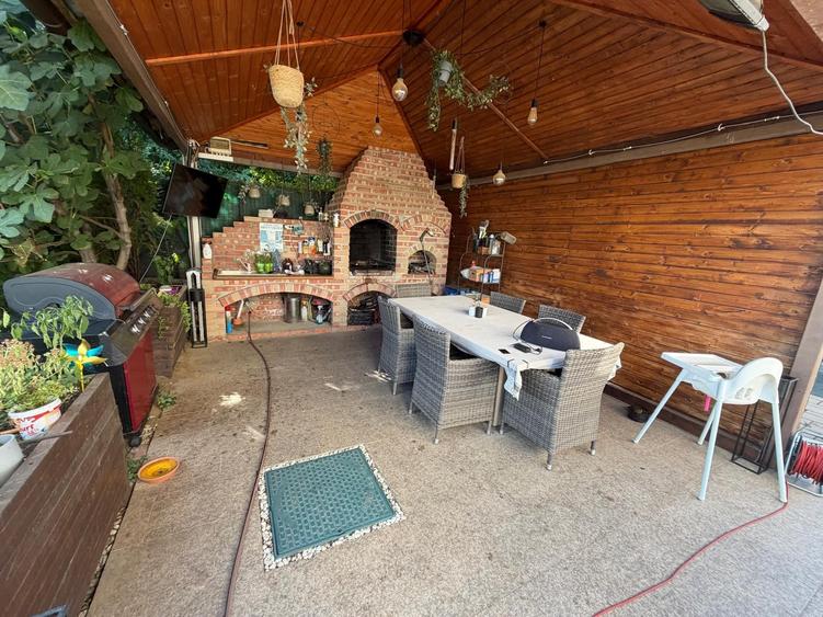 Casă individuală cu 4 camere cu Piscina în Odăi