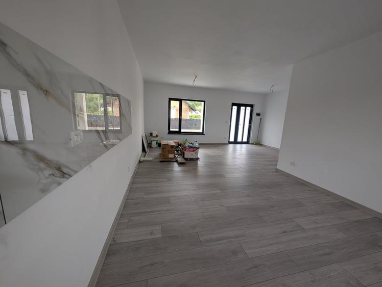 Casă individuală cu 3 camere cu Teren 400 Mp în Exterior Est
